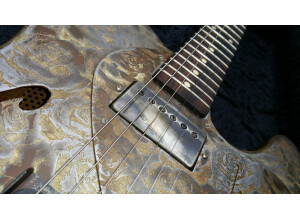 James Trussart Deluxe Steelcaster Rust on Cream Roses