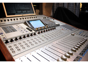 Tascam DM-3200 (34396)