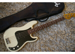 Fender Classic '70s Precision Bass - Olympic White