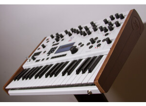 Modal Electronics 001 (90246)
