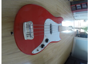 Squier Affinity Bronco Bass - Torino Red Maple