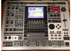 Roland MC-909 Sampling Groovebox (33443)