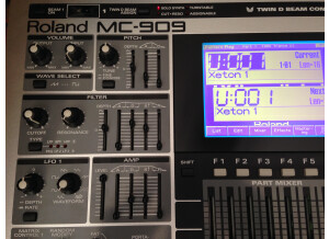 Roland MC-909 Sampling Groovebox (63095)