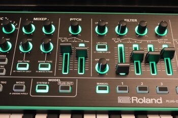 Roland Aira System-1 Roland Aira System-1