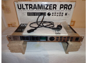 Behringer Ultramizer Pro DSP1400P (57216)