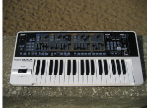 Roland GAIA SH-01 9