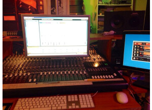 Mackie 8 Bus Series 24/8/2 (84991)