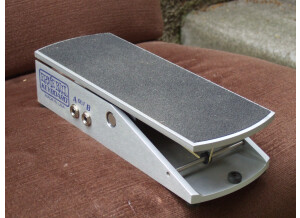 Ernie Ball 6167 25K Stereo Volume Pedal for use with Active Electronics or Keyboards (78216)