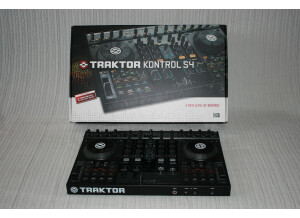 Native Instruments Traktor Kontrol S4 (20028)