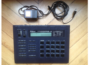 Roland R-8 (6166)