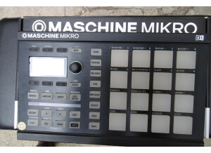 Native Instruments Maschine Mikro MKI (9562)