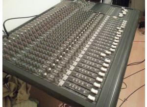 Mackie 8 Bus Series 24/8/2 (61548)