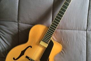Eastman AR905CE
