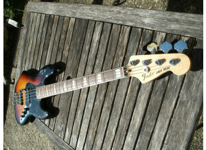 Fender Classic '70s Jazz Bass - 3-Color Sunburst