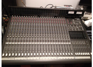 Mackie 8 Bus Series 24/8/2 (60314)