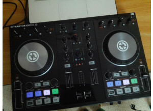 Native Instruments Traktor Kontrol S2 mk2 (5305)