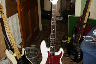 Retrovibe Basses Super-P