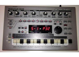 Roland MC-303 (48485)
