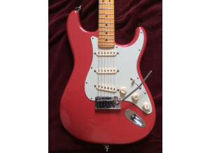 Fender stratocaster deluxe fiesta red