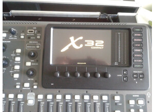 Behringer X32 Compact (9)