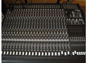 Mackie 8 Bus Series 24/8/2 (84524)