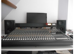 Mackie 8 Bus Series 24/8/2 (52629)