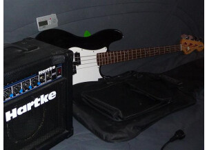 Squier Precision bass