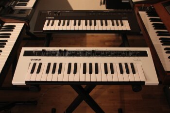 Yamaha Reface CS Yamaha Reface CS