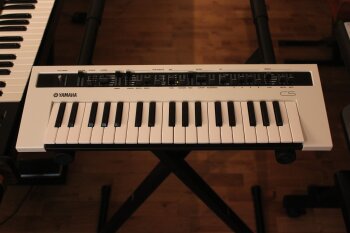Yamaha Reface CS Yamaha Reface CS