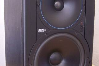 Mackie HR824