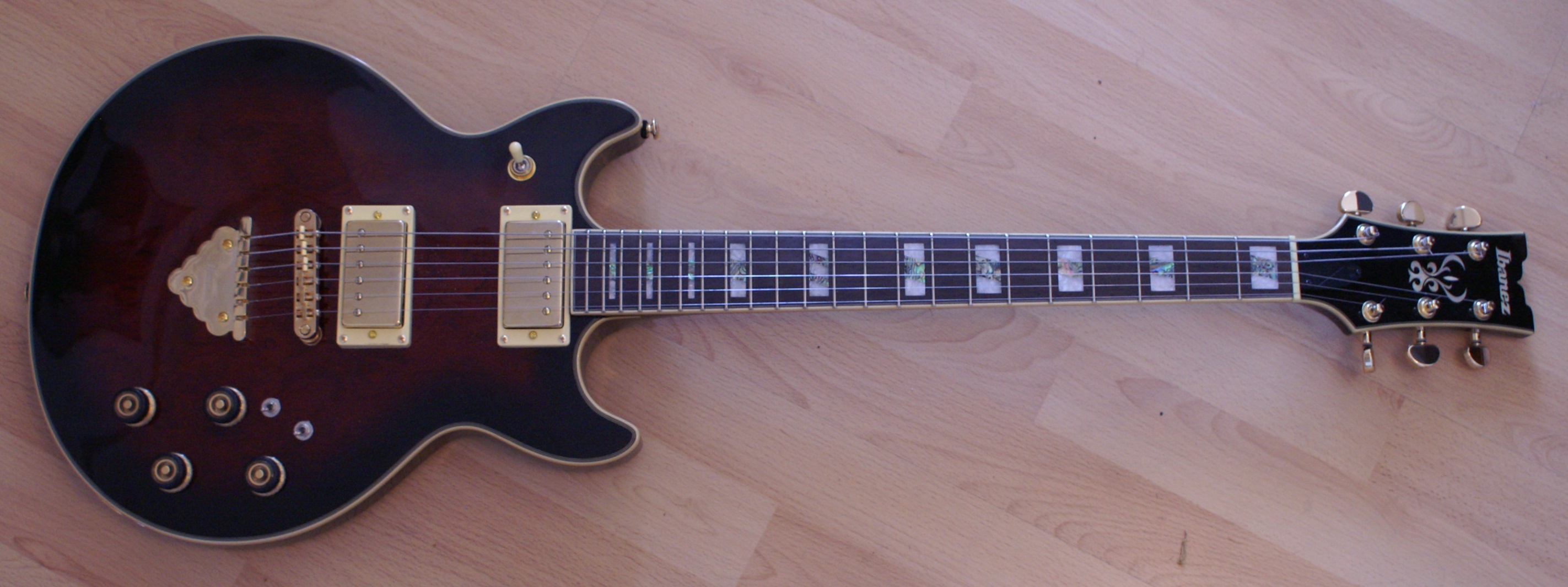 Ibanez AR325