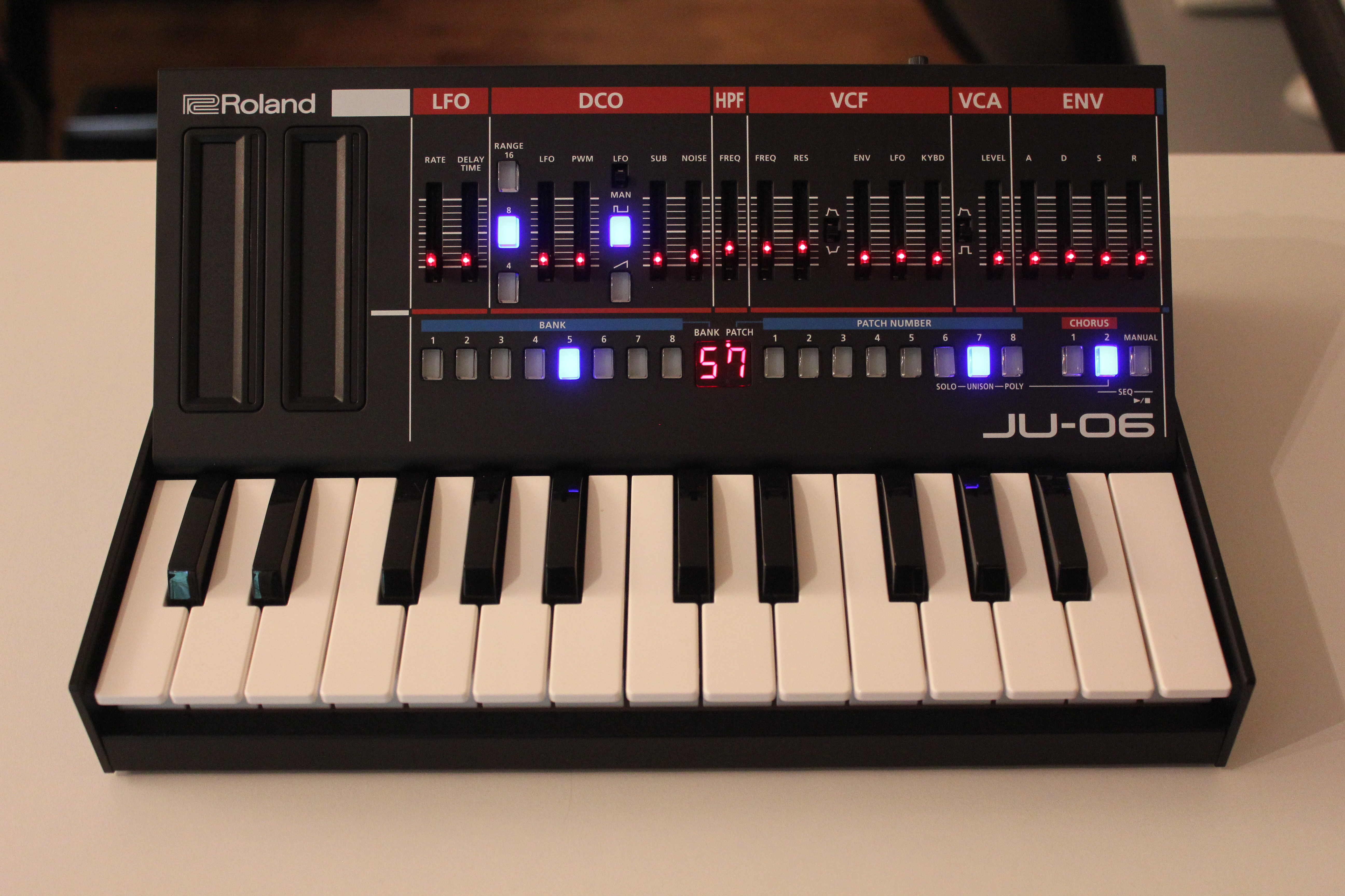 Roland Boutique JU-06