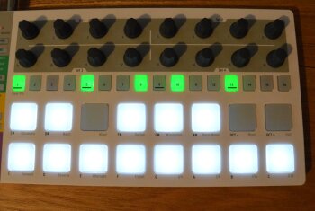 Arturia BeatStep Pro Arturia BeatStep Pro