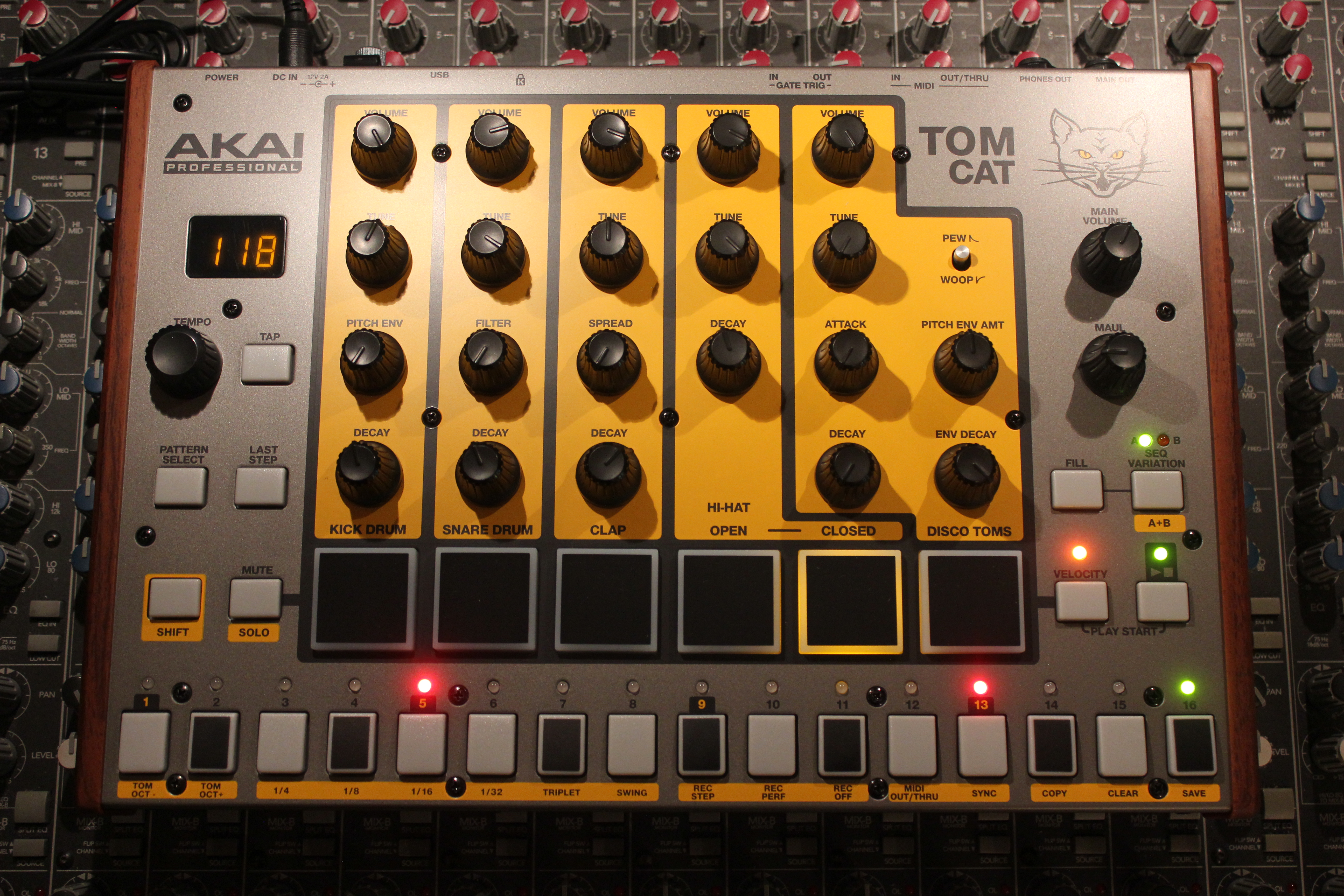 Akai Tom Cat