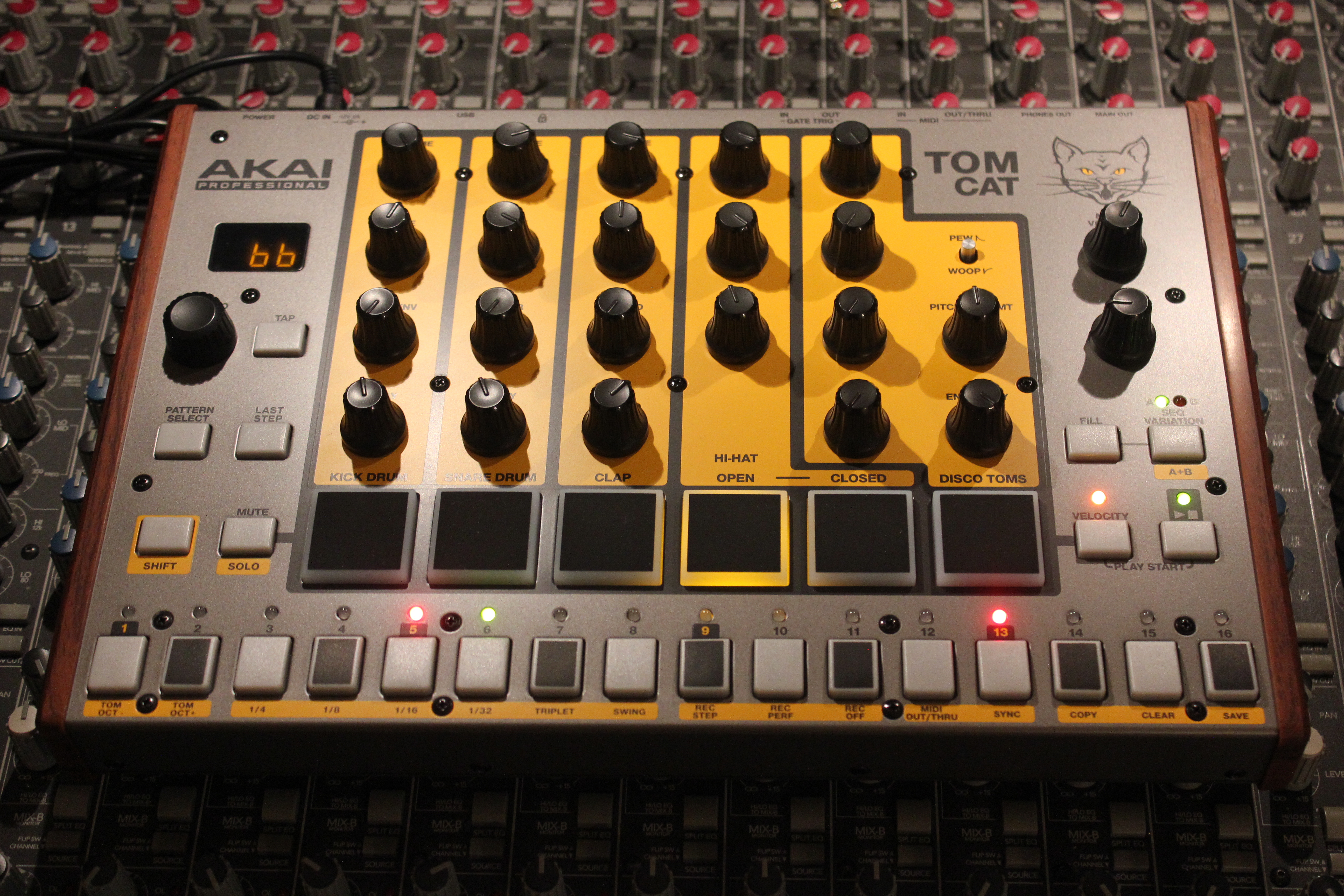 Akai Tom Cat