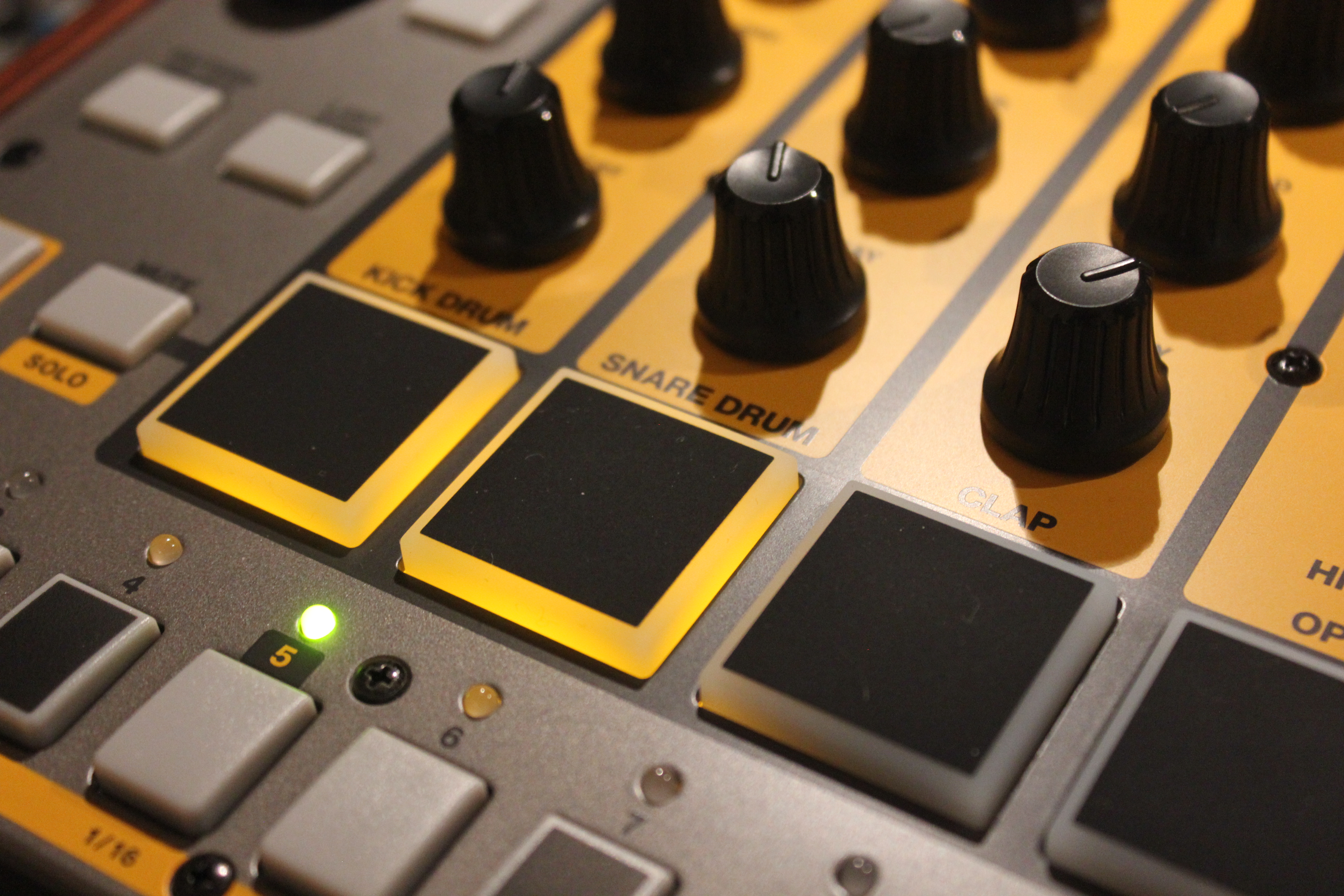 Akai Tom Cat