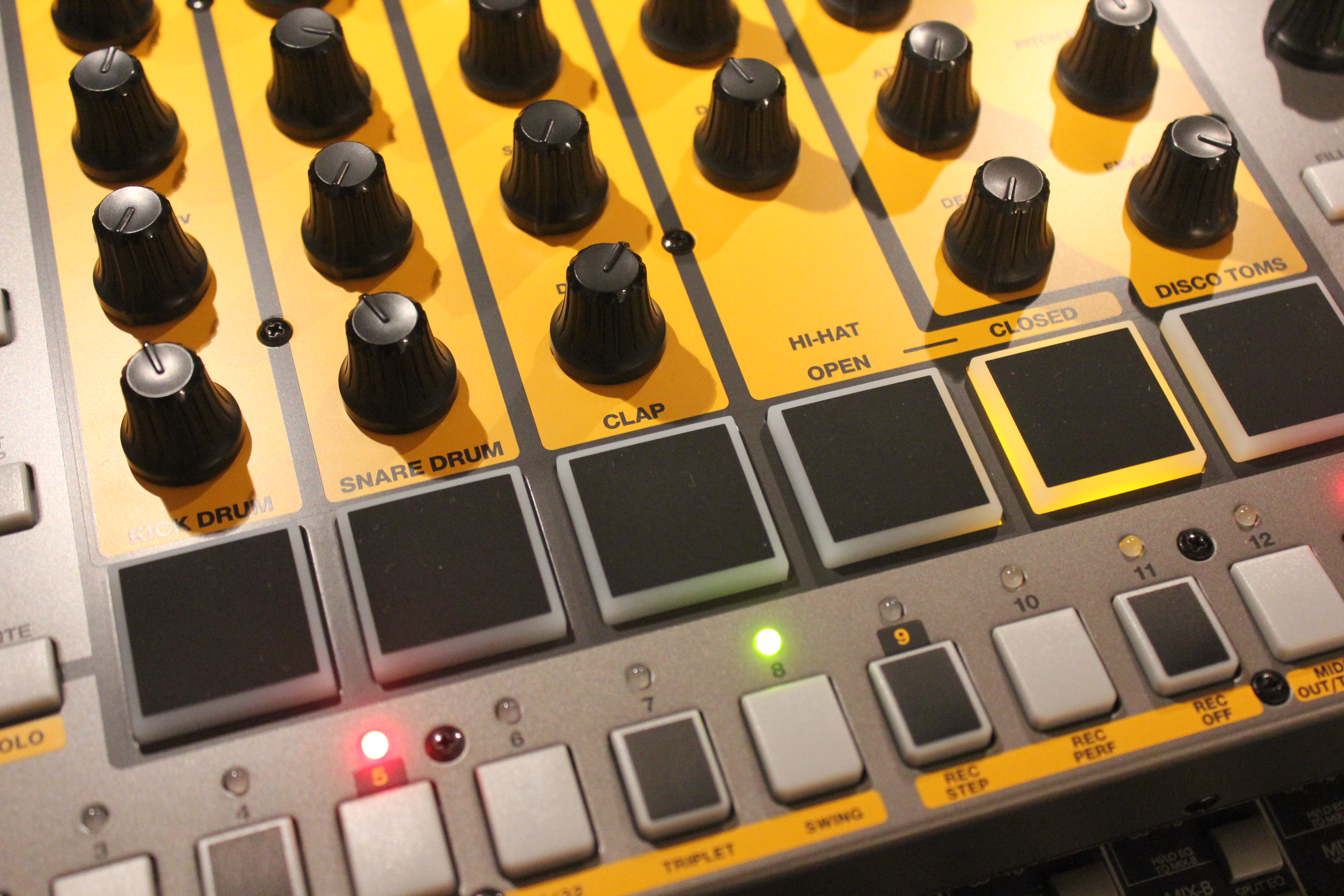 Akai Tom Cat