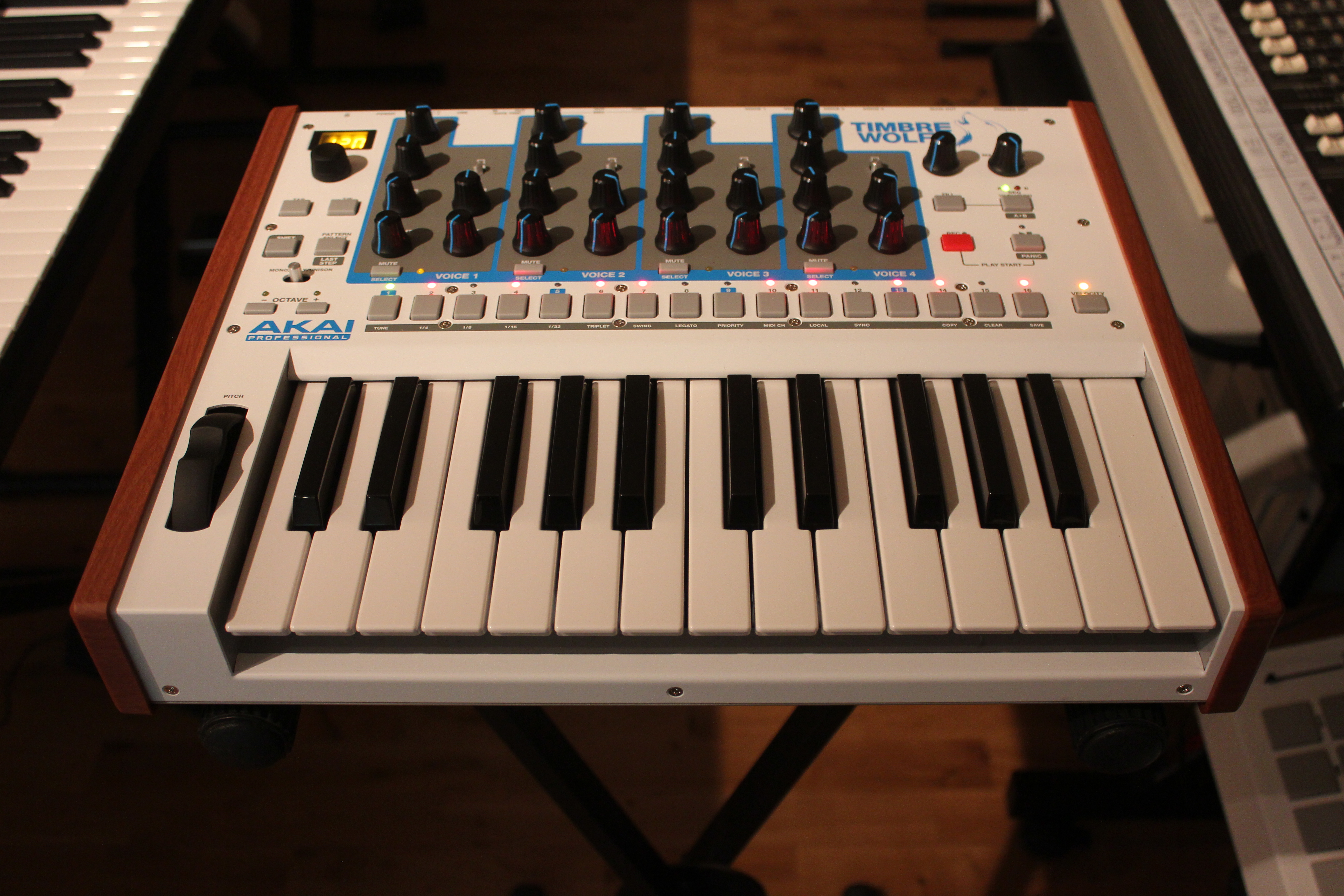 Akai Timbre Wolf