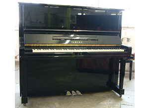 Yamaha U3 (886)