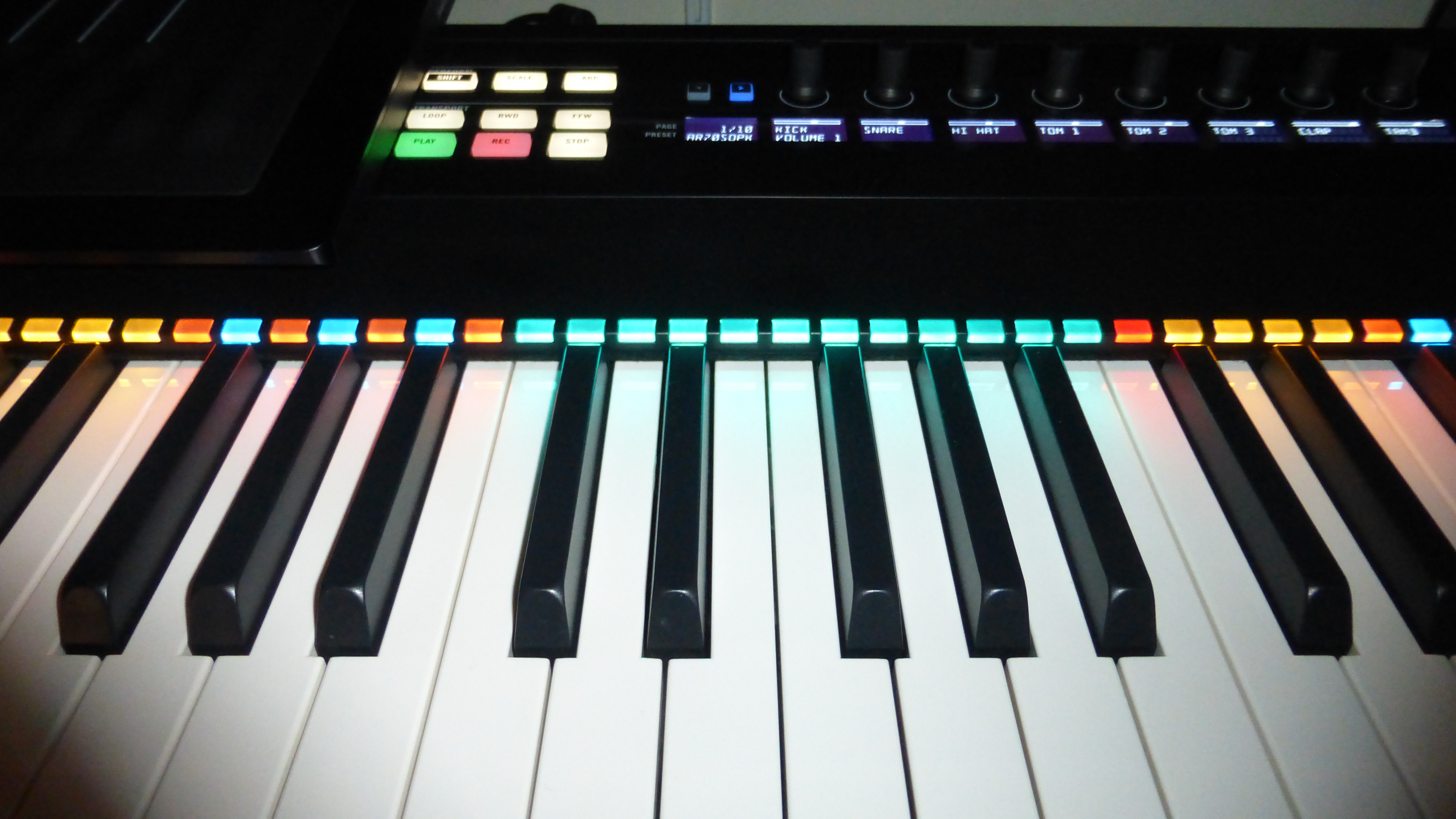 Native Instruments Komplete Kontrol S88 et Kontrol Software 1.5