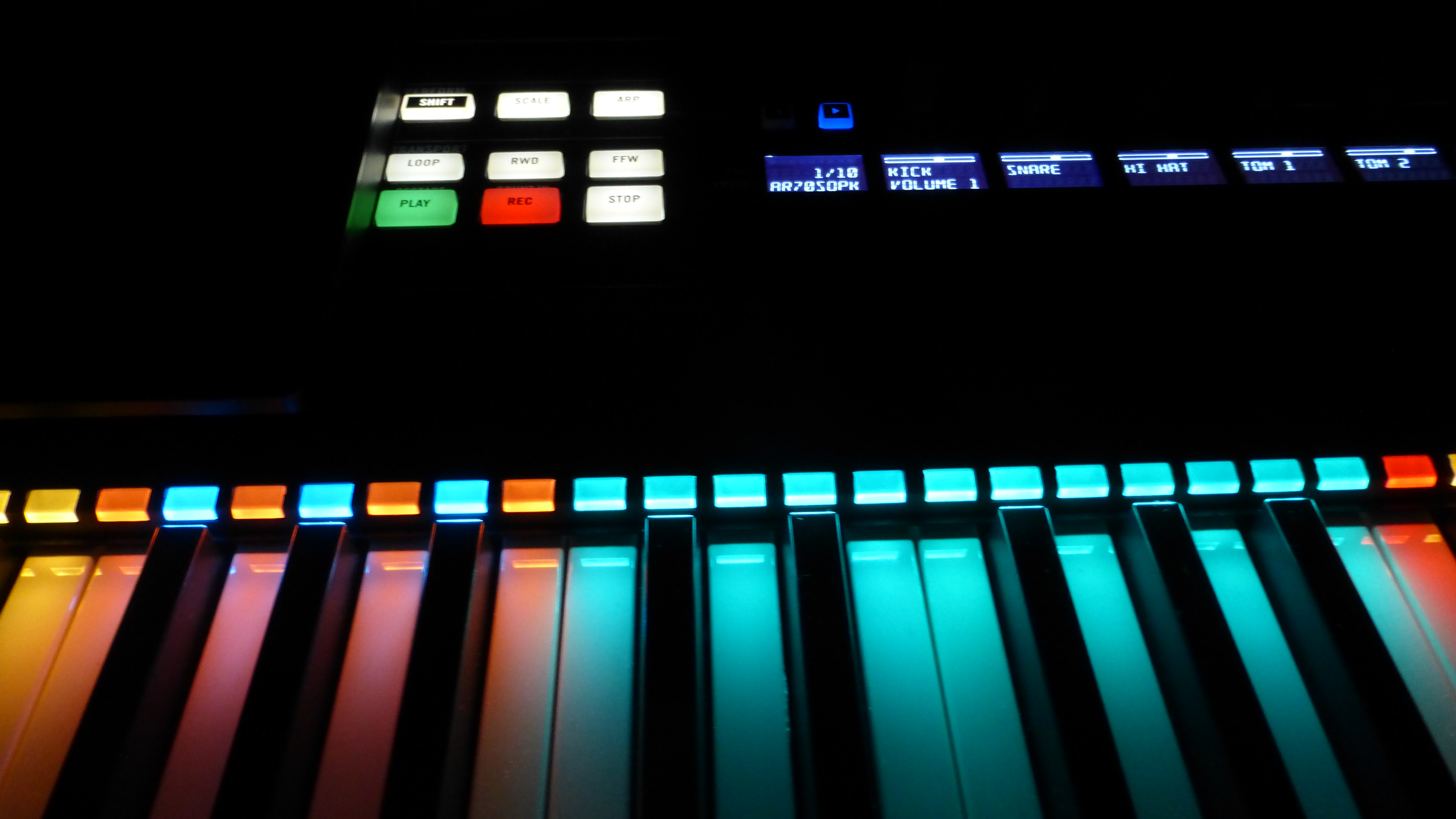 Native Instruments Komplete Kontrol S88 et Kontrol Software 1.5