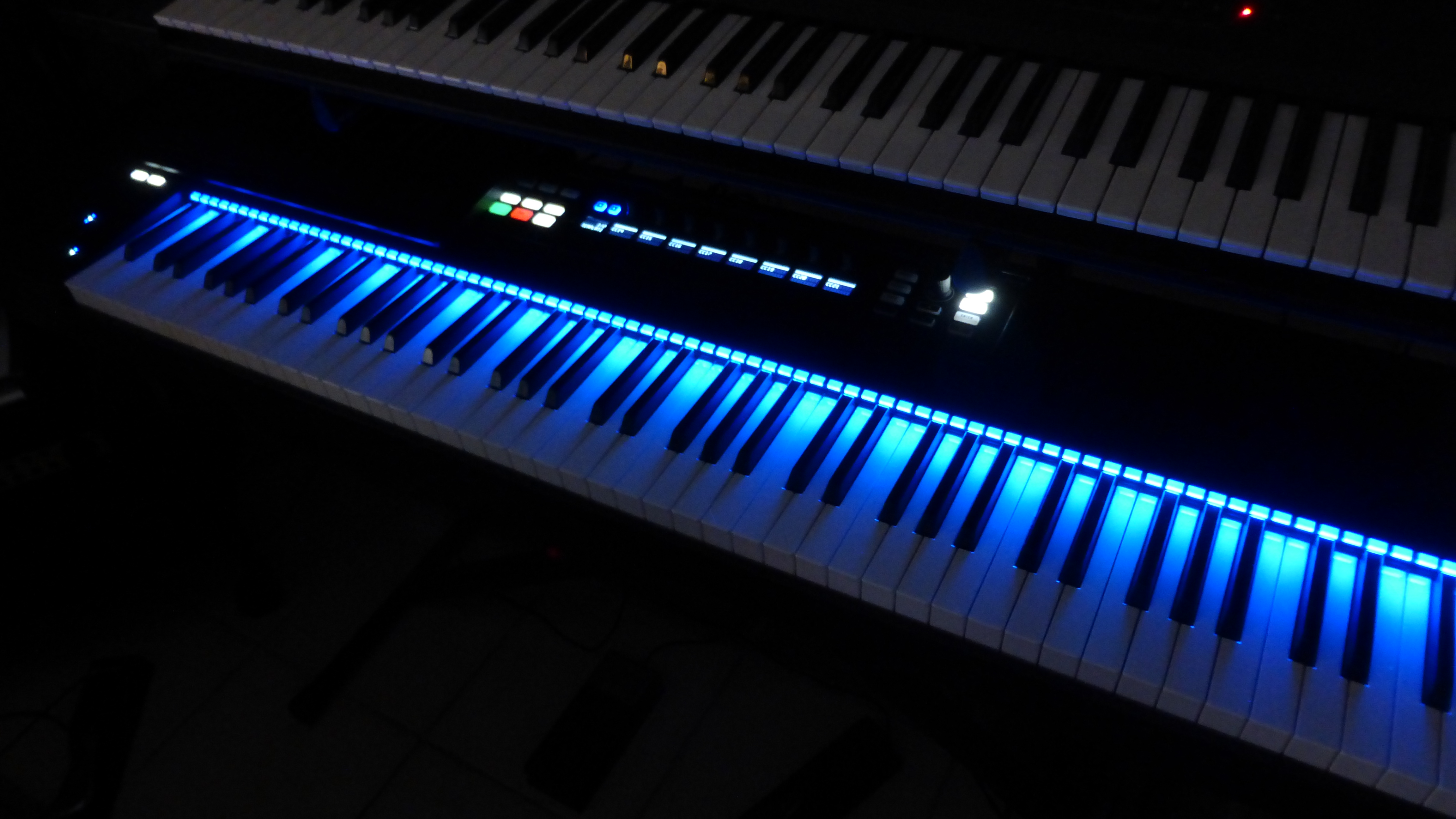 Native Instruments Komplete Kontrol S88 et Kontrol Software 1.5