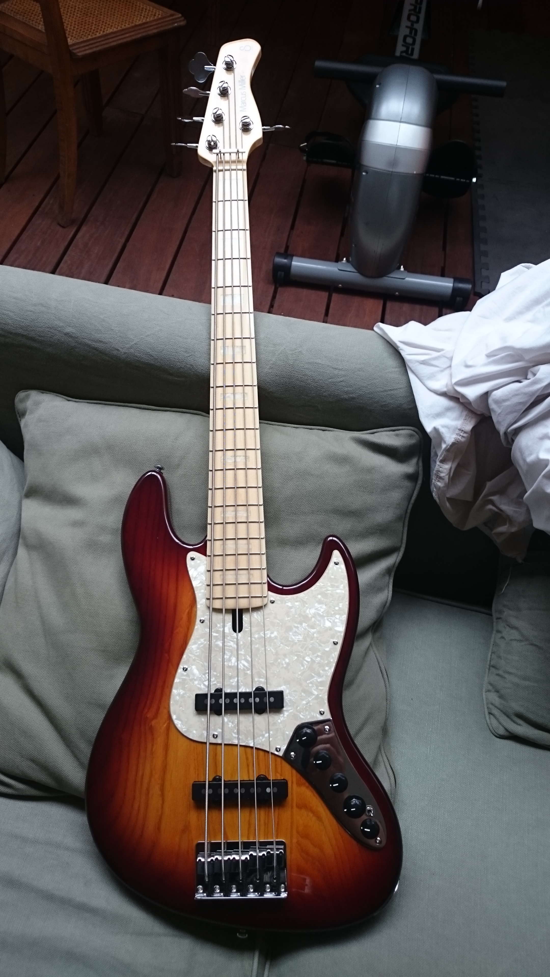 Sire Marcus Miller V7 Ash 5ST