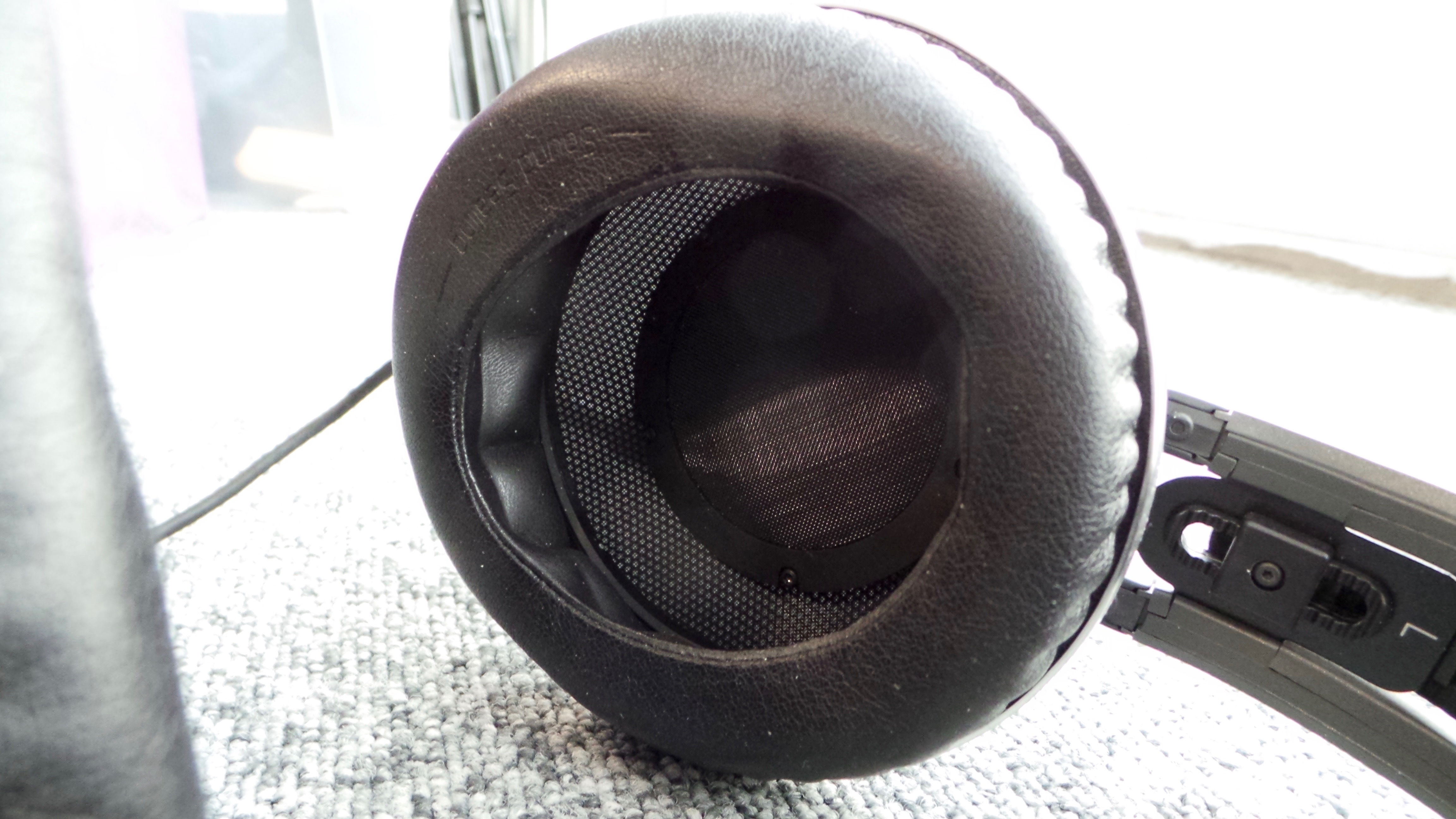 Casque studio AKG K812 : &eacute;couteur