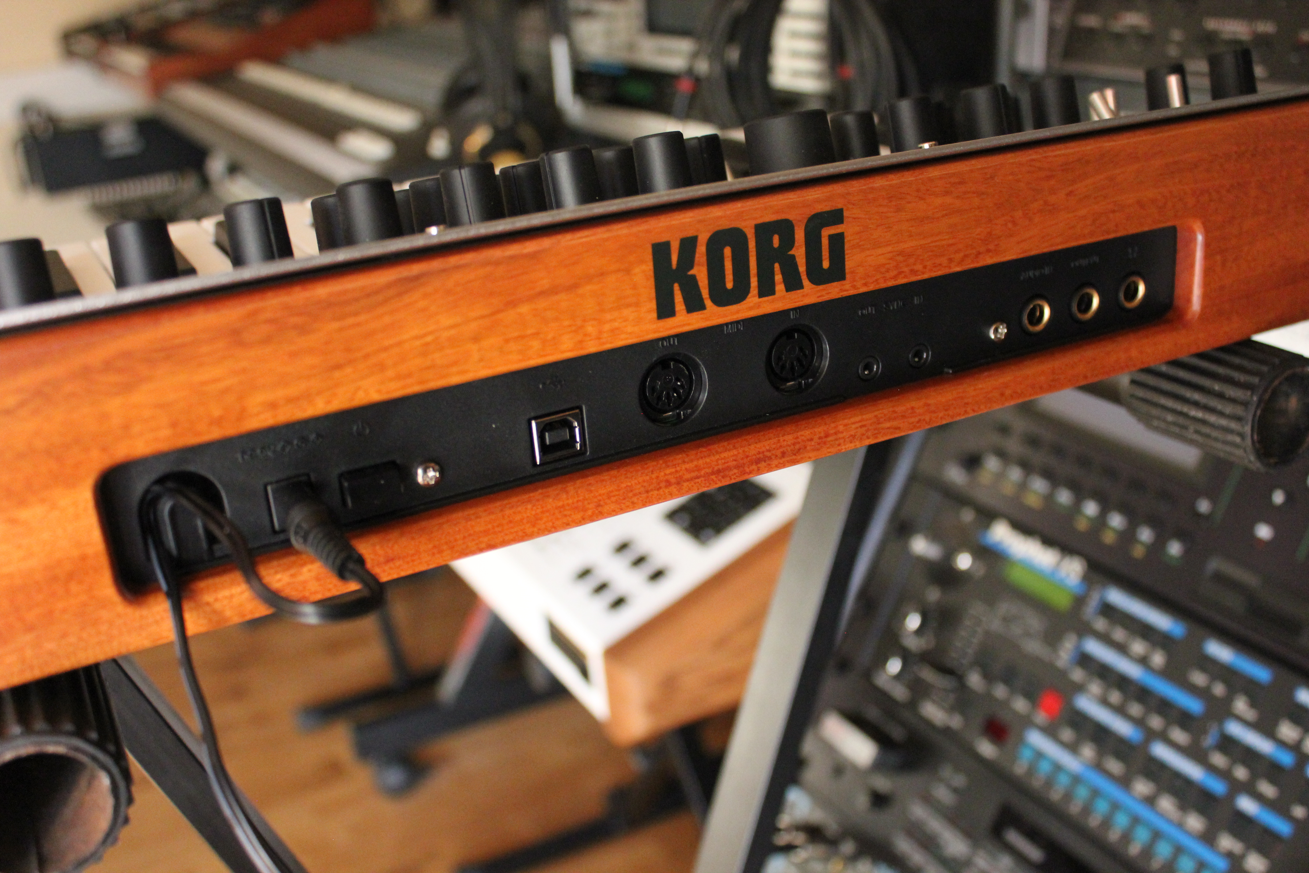 Korg Minilogue : 16.JPG