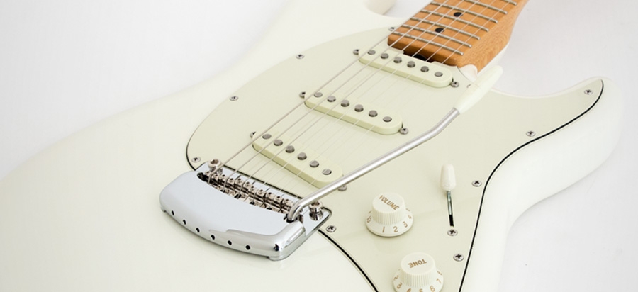 Music Man Cutlass : MC CUTLASS IVORYWHITE DETAIL 1