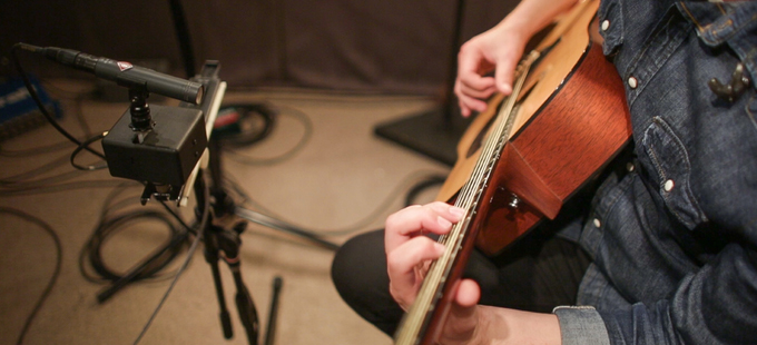 Mo Mic Acoustic Guitar