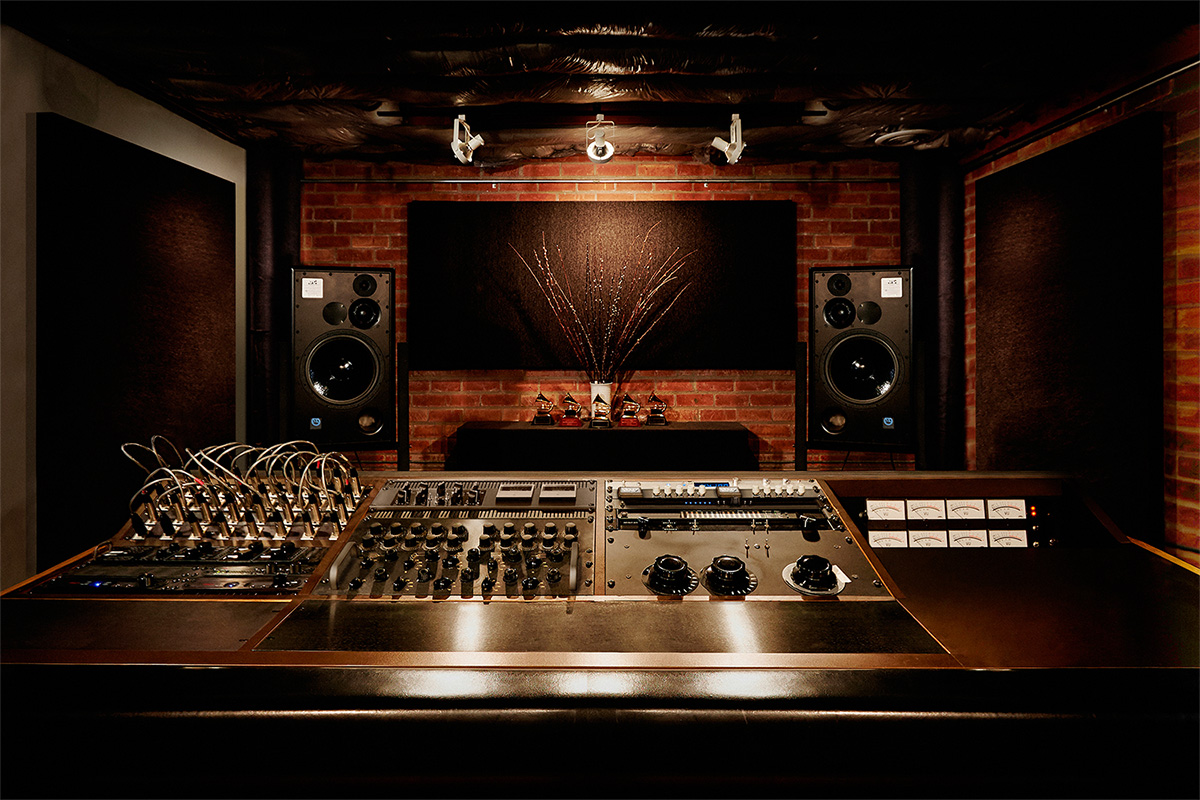 IK Multimedia Lurssen Mastering Console App