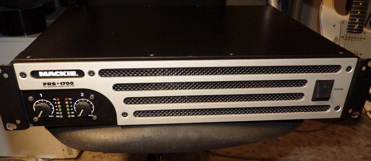 amplificateur stéréo Mackie FRS1700 très bon état