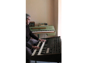 Franck Lhermet joue sur son Sequential Circuits Prophet-10